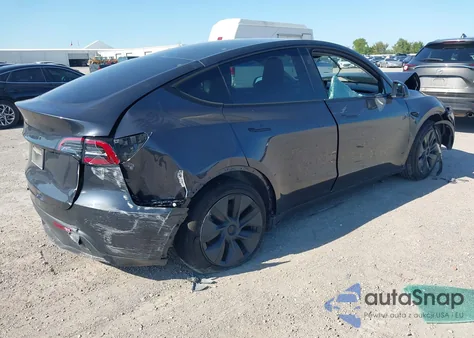 2024 Tesla Model Y Long Range Dual Motor All-Wheel Drive/Rwd z USA, uszkodzony, nr VIN 7SAYGDED5RF101473